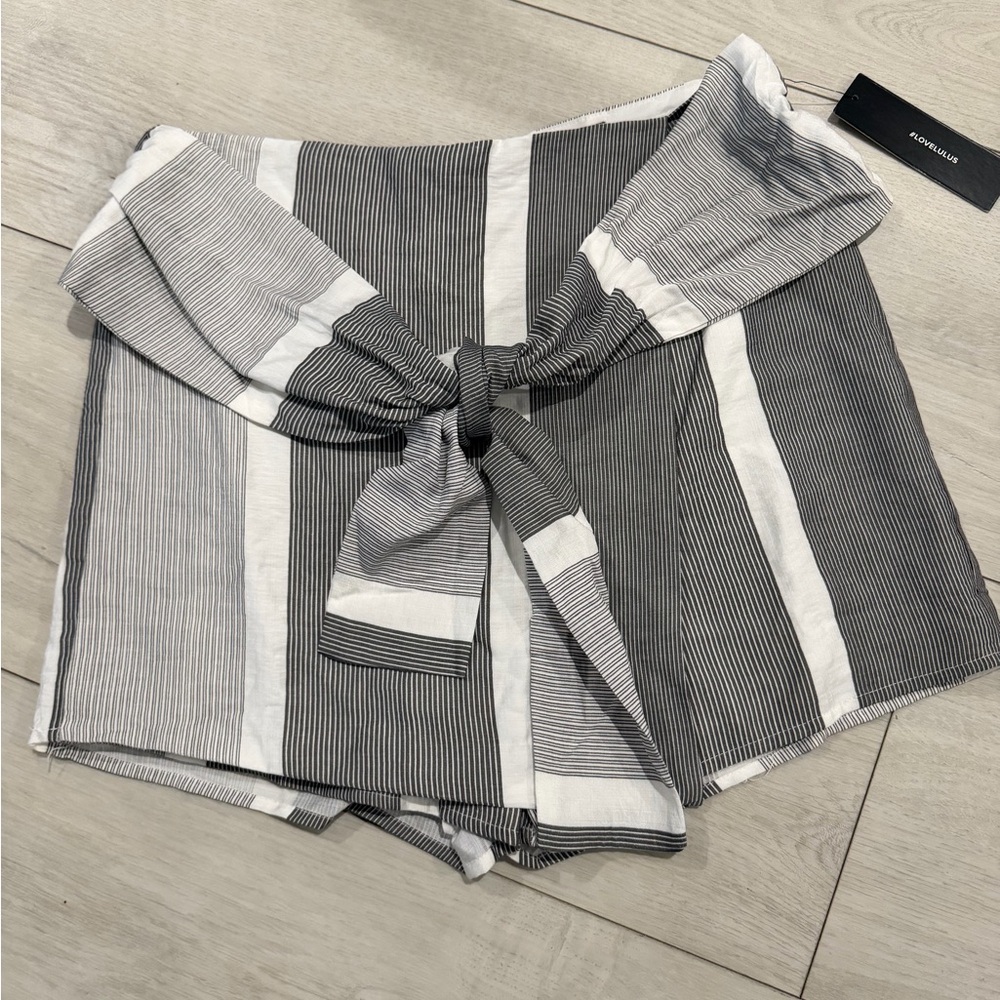 Lulu's Black and White Striped Tie-Front Short skirt
